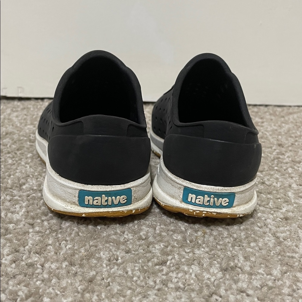 Native Shoes- Robbie style- Black Slip-On Sneakers